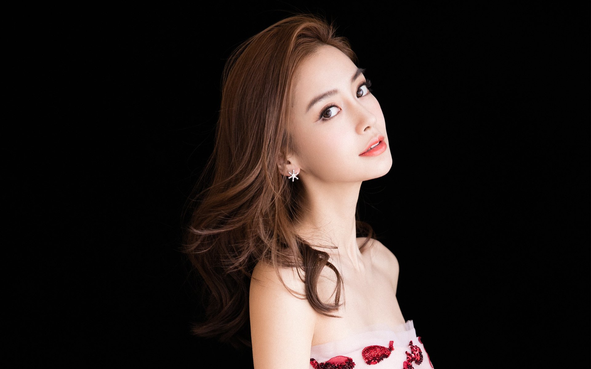 乐鱼电竞在线平台-“伊万·戈梅斯：从防守专家到进攻新星，推动美洲狮队新一轮崛起”